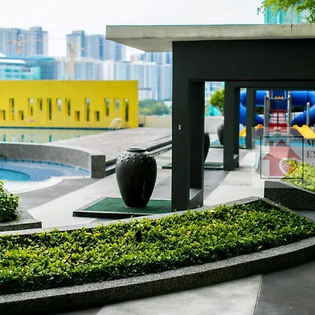 Deluxe Cozy Studio 2-4 Pax Wifi Indoor Carpark Tv Fridge Washing Machine Cyberjaya Exterior photo